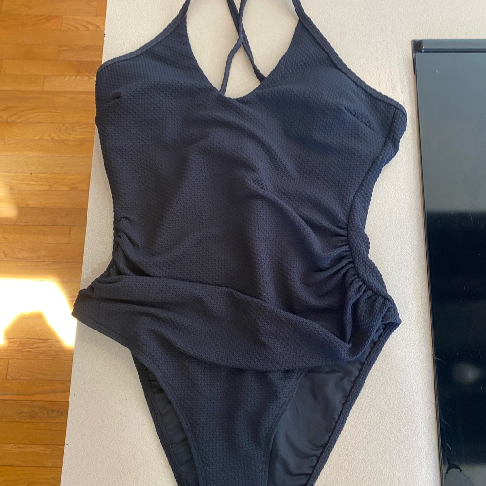 Cupshe Black Textured One-Piece Swimsuit with Crossback Straps